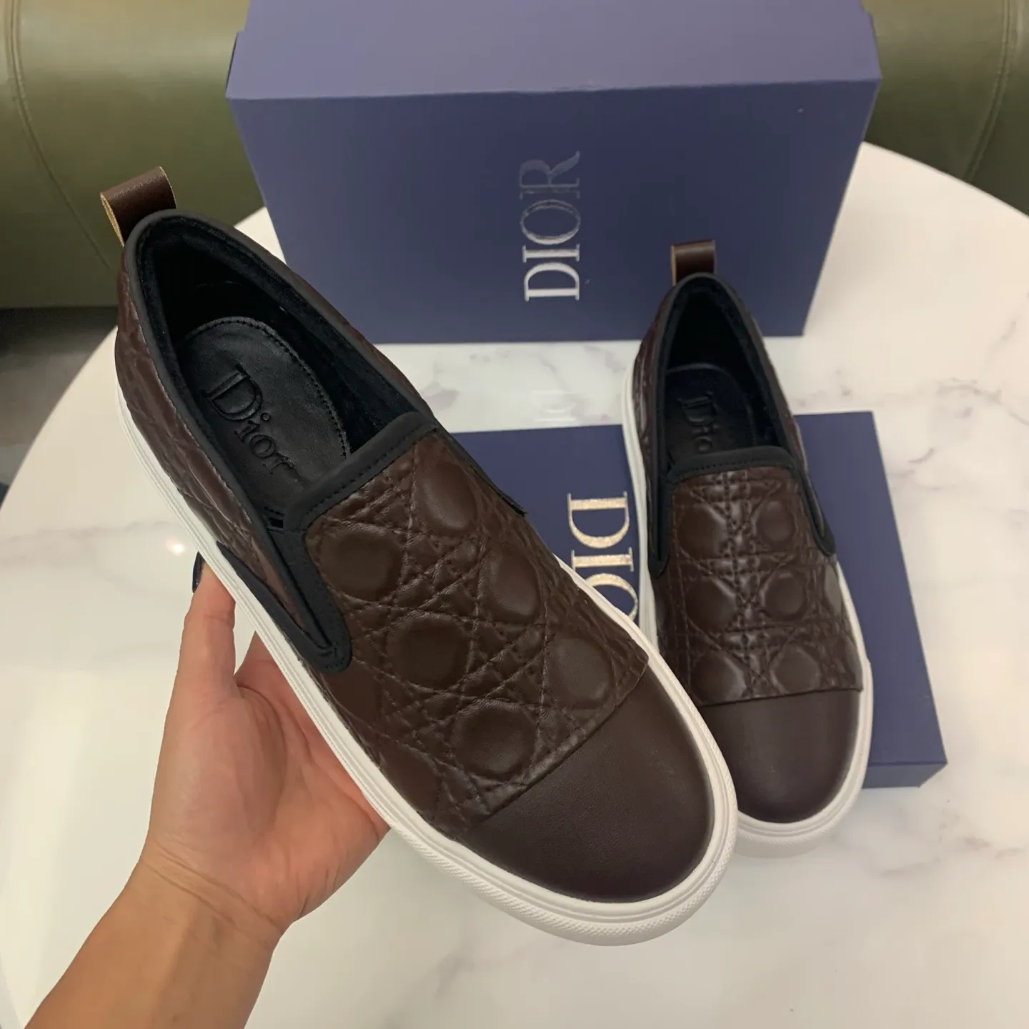 Men's men's shoes 💰400 [New style] 🧁🧁 Dior (velvet lining and leather lining are preferred when ordering) D's new product is on the market, full first-layer calfskin with embroidered classic diamond pattern D's craftsmanship, high-end and classy, ​​comfortable on the feet, versatile to wear, full of three-dimensional sense, available in 4 colors: black, coffee, gray and khaki, size: 39-44 (45 can be customized, cannot be returned)
